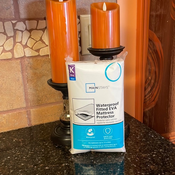 Mattress Protector - Picture 1 of 3